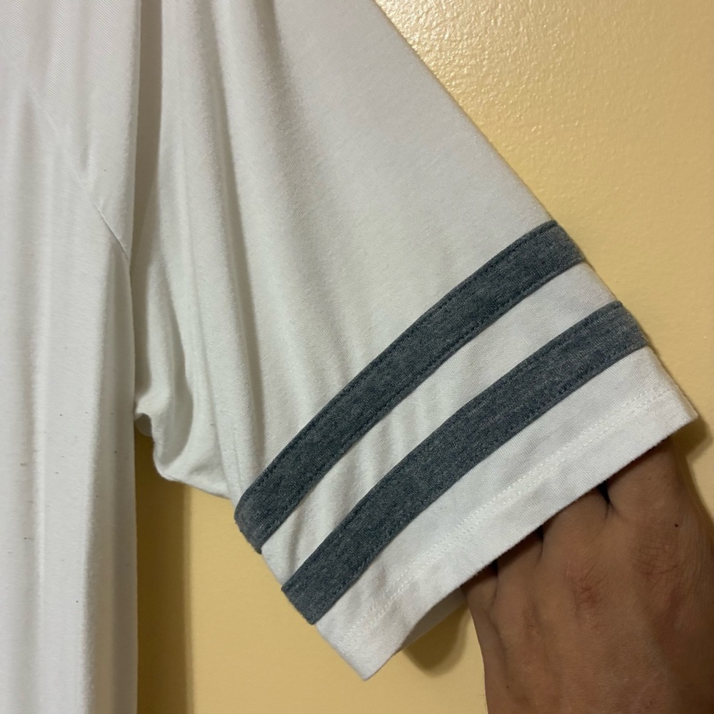 Torrid Super Soft Knits Varisty Tee Women’s 2 White Round Hem V-Neck T-Shirt - Picture 4 of 9